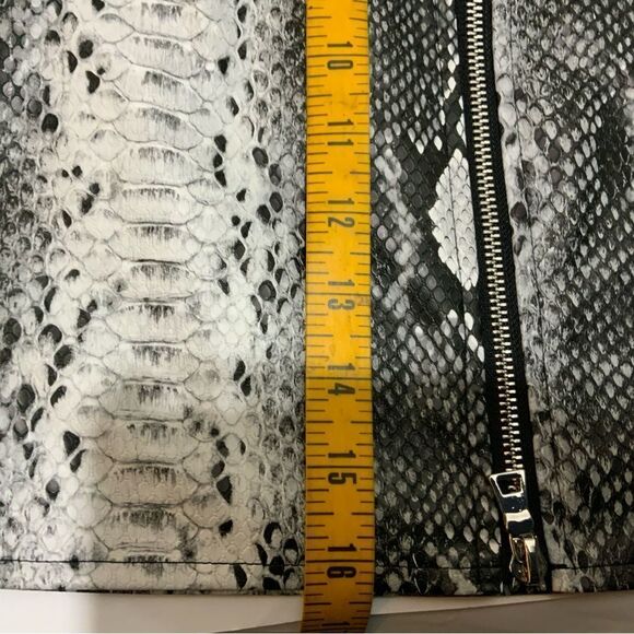 I.AM.GIA Faux Snakeskin Leather Skirt With Zippers chain not included size M - Picture 10 of 10